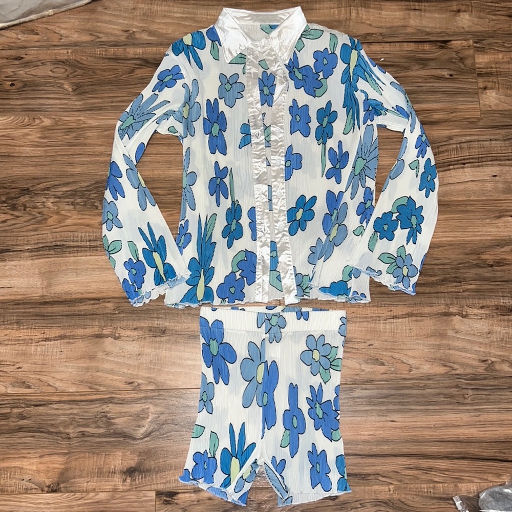 Nufiwi (from Amazon) Size Small Floral 2 Piece Set